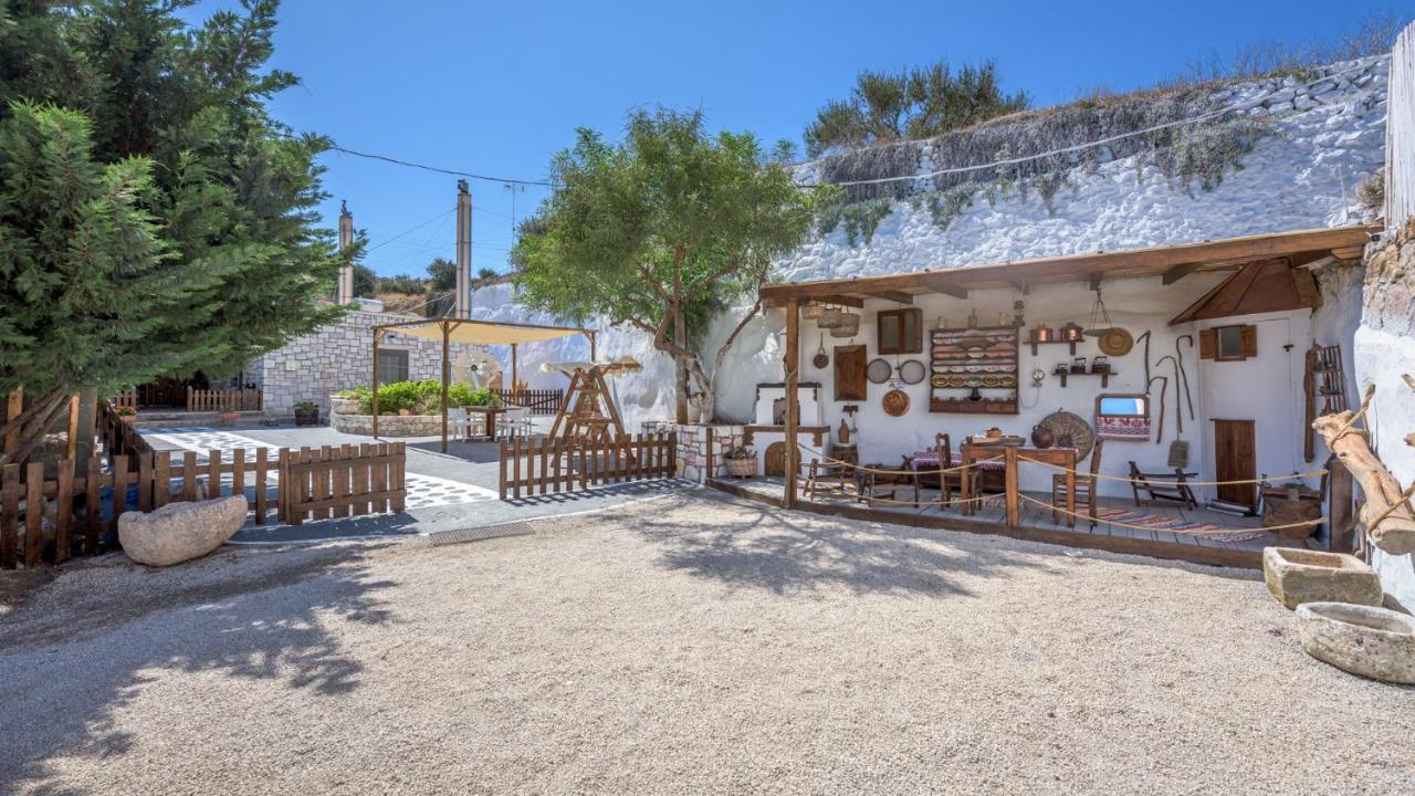 Agioi Anargyroi  Emilia'S Little Farmhouses מראה חיצוני תמונה